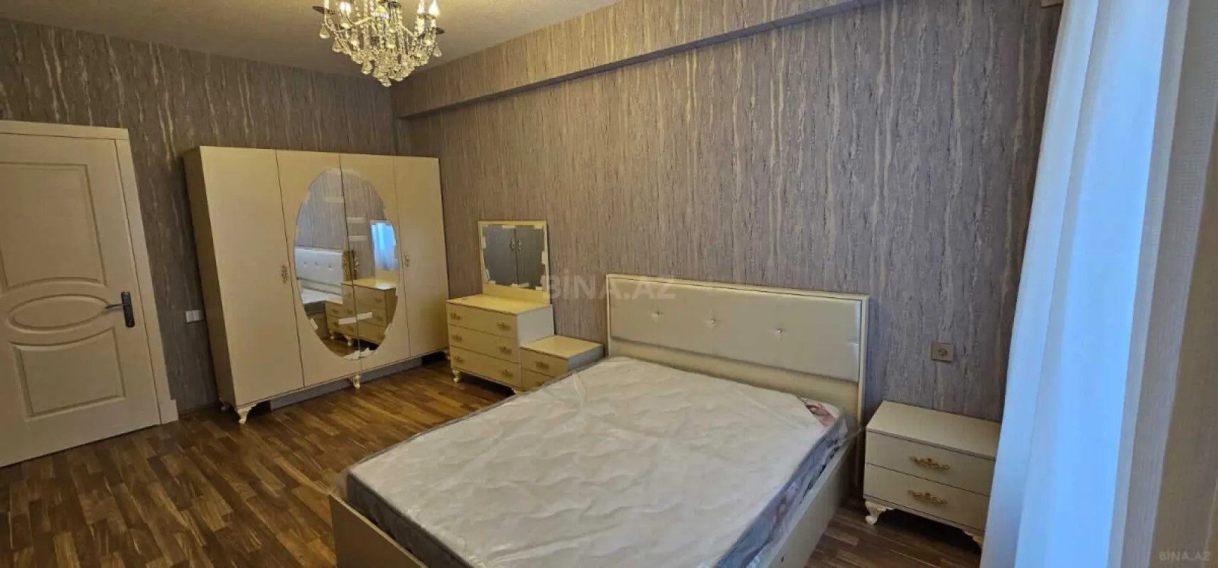 Satılır 3 otaqlı mənzil 106 m²