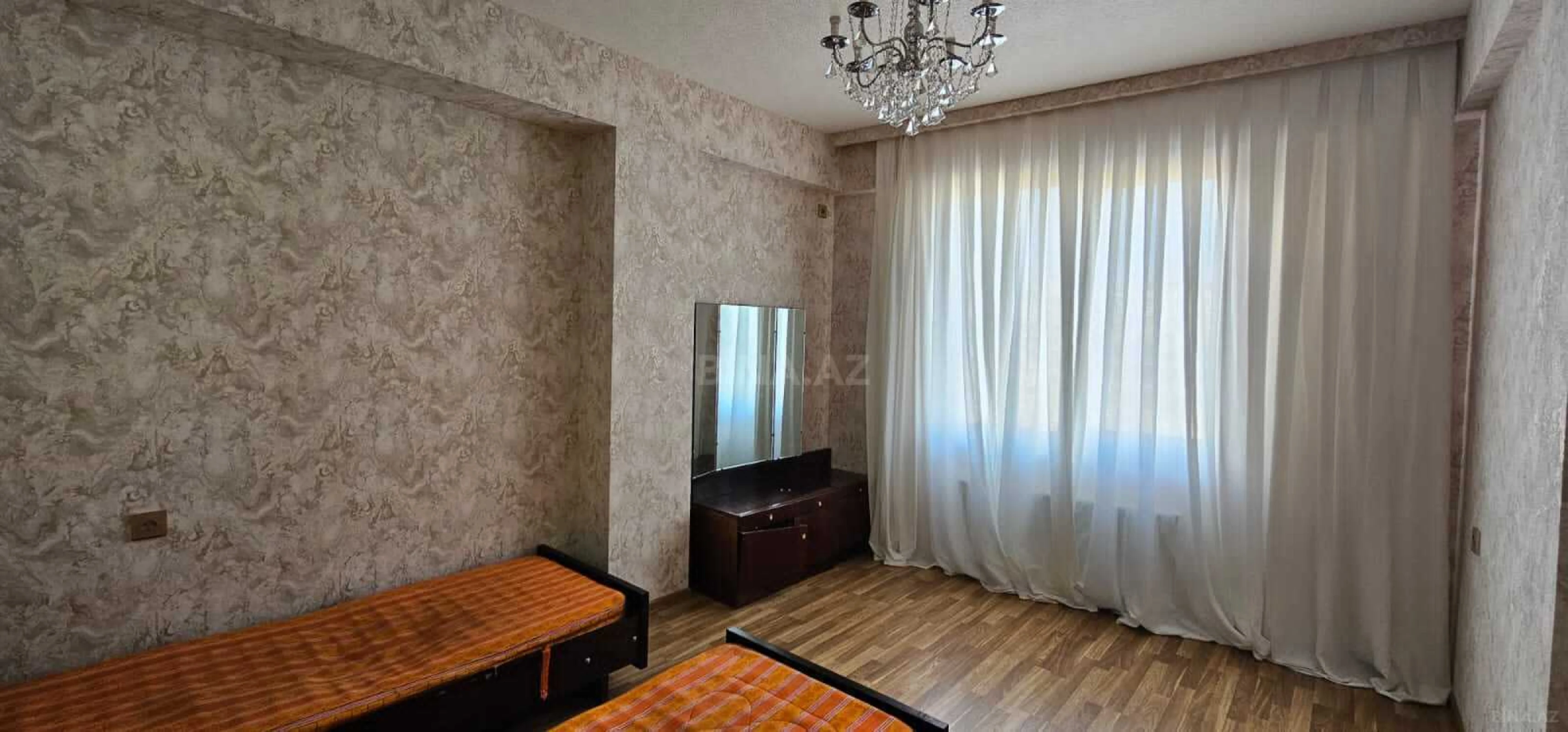 Satılır 3 otaqlı mənzil 106 m²