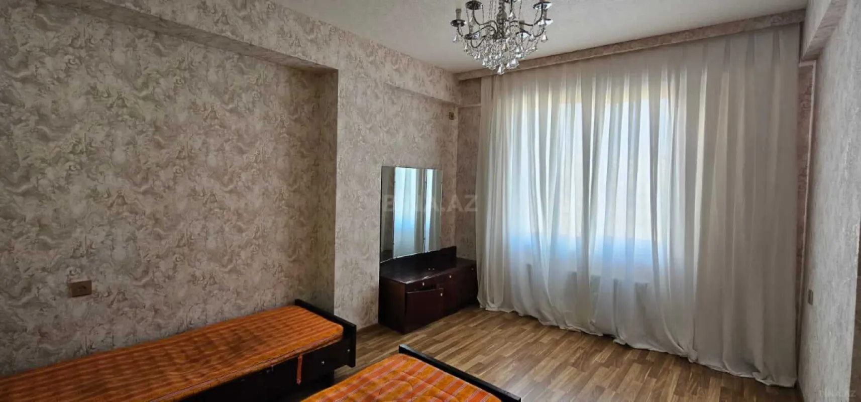 Satılır 3 otaqlı mənzil 106 m²