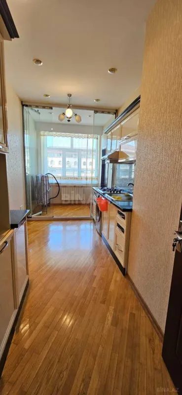 Kirayə verilir 2 otaqlı mənzil 90 m²