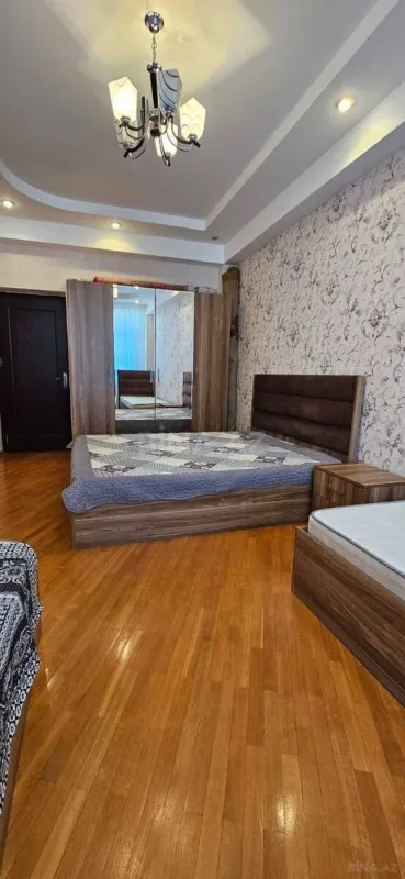 Kirayə verilir 2 otaqlı mənzil 90 m²