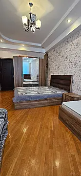 Kirayə verilir 2 otaqlı mənzil 90 m²