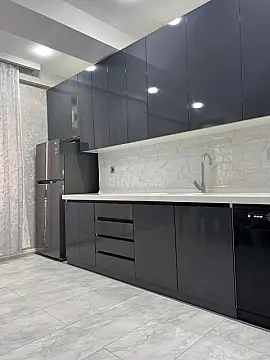 Kirayə verilir 4 otaqlı mənzil 140 m²