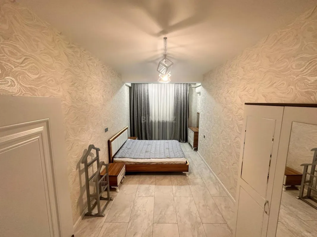 Kirayə verilir 4 otaqlı mənzil 140 m²