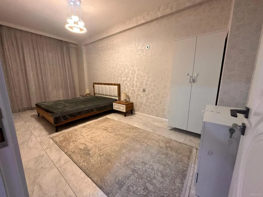 Kirayə verilir 4 otaqlı mənzil 140 m²