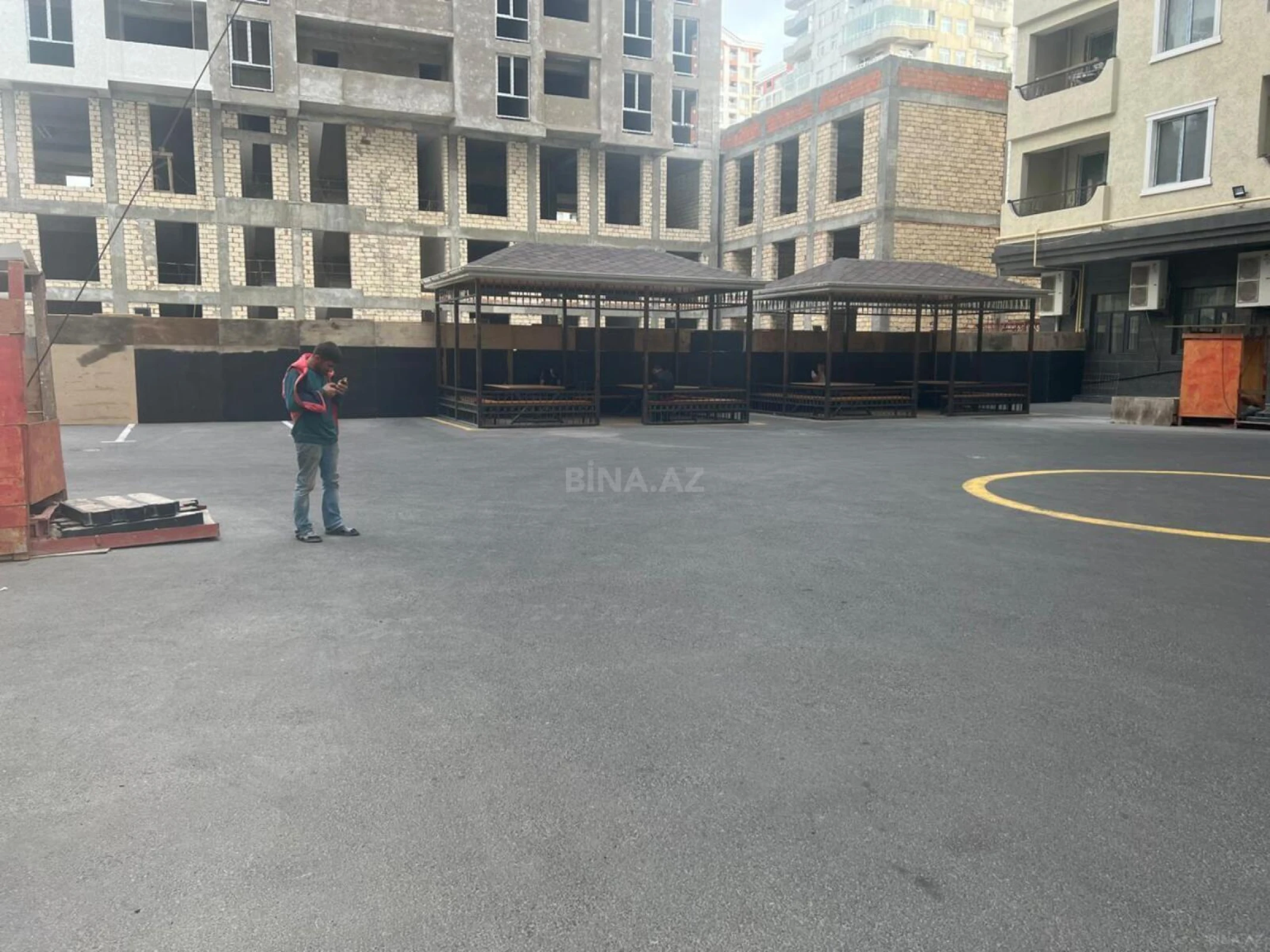 Kirayə verilir 4 otaqlı mənzil 140 m²