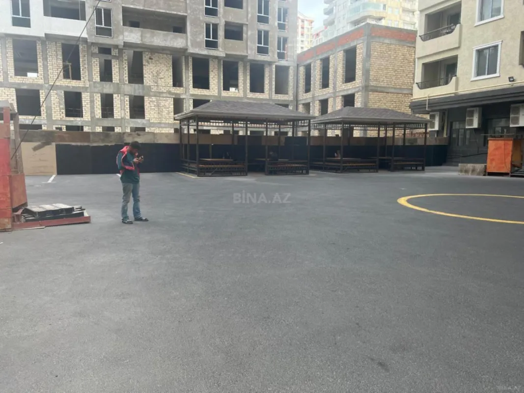 Kirayə verilir 4 otaqlı mənzil 140 m²