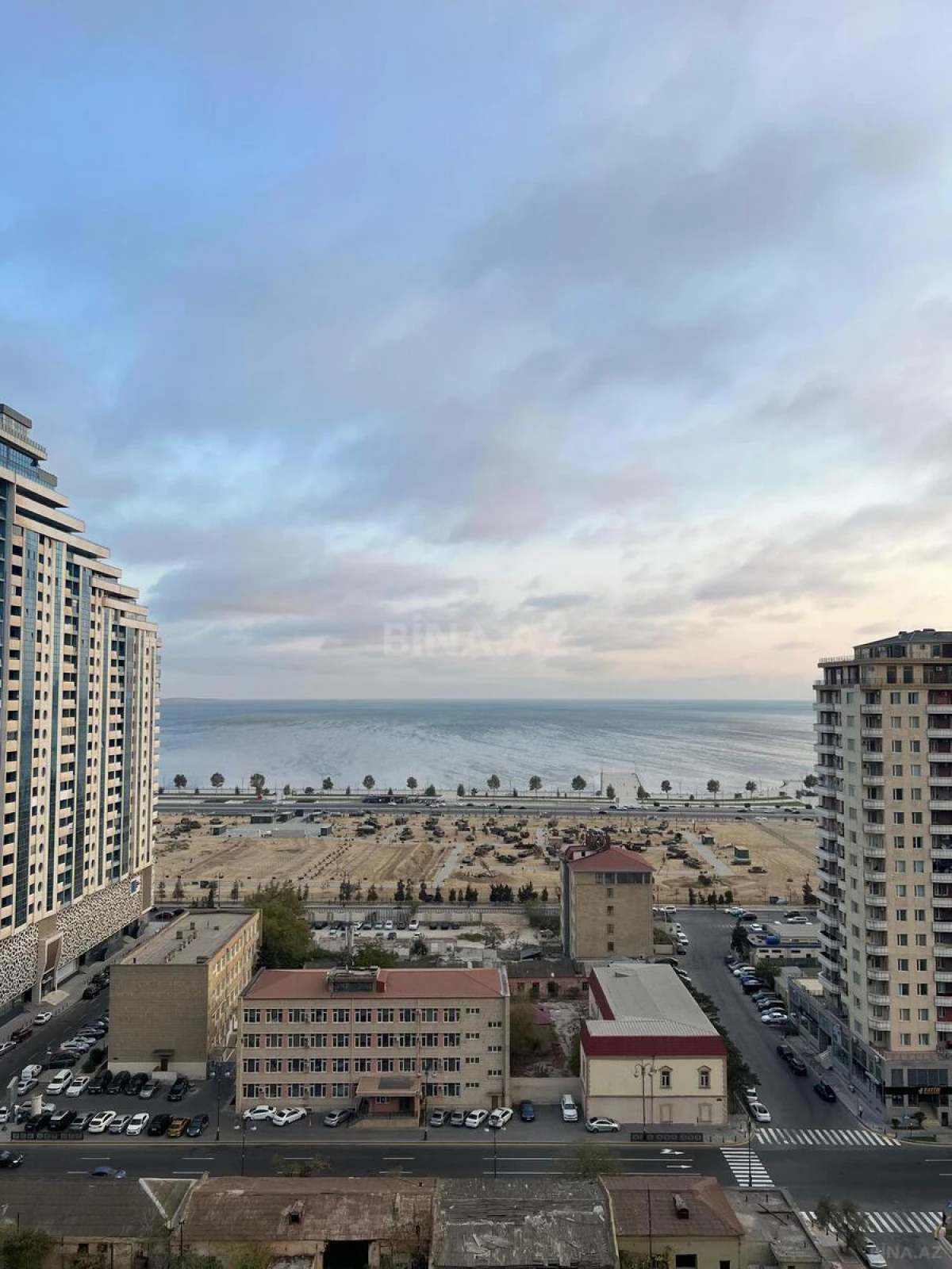 Kirayə verilir 4 otaqlı mənzil 140 m²