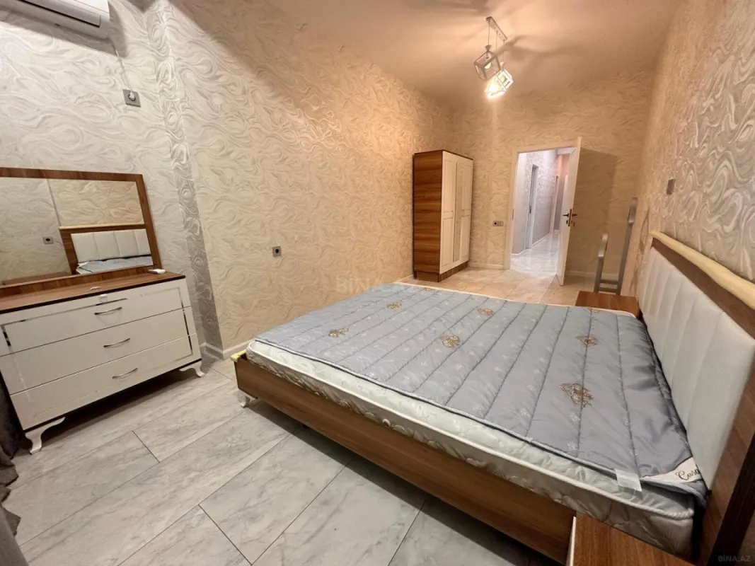 Kirayə verilir 4 otaqlı mənzil 140 m²