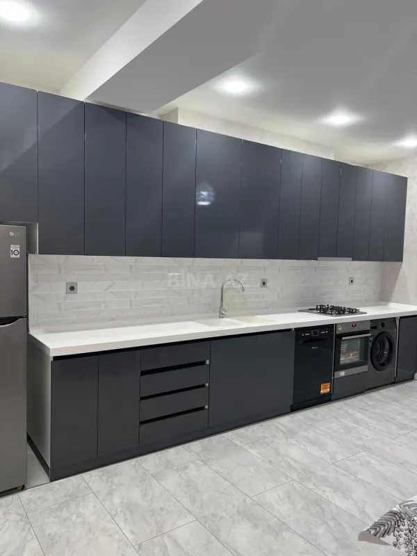Kirayə verilir 4 otaqlı mənzil 140 m²