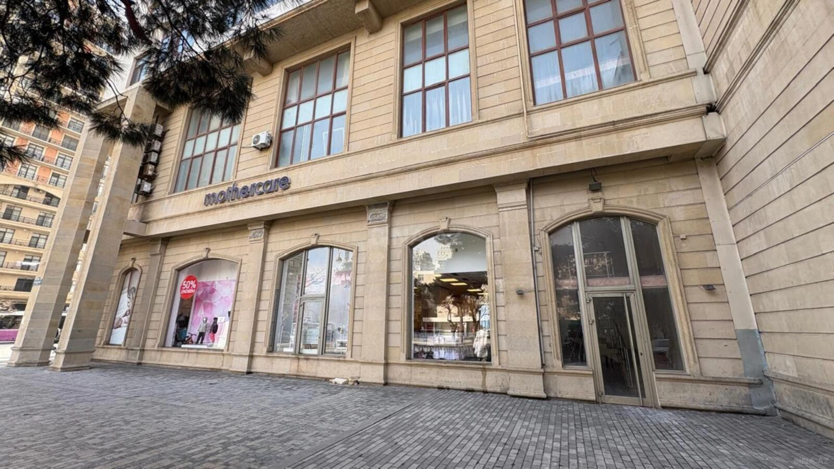 Kirayə verilir 16 otaqlı ofis 500 m²