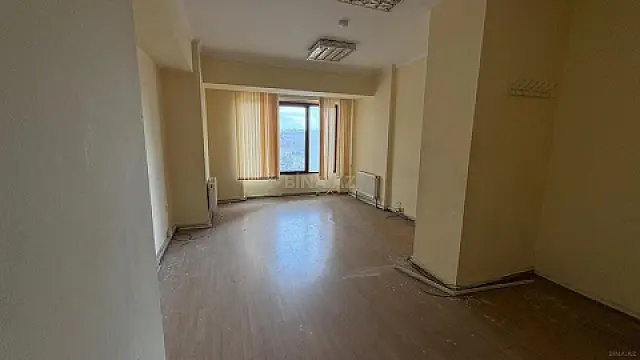 Kirayə verilir 16 otaqlı ofis 500 m²