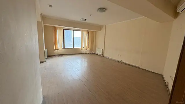 Kirayə verilir 16 otaqlı ofis 500 m²
