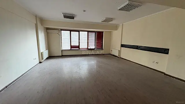 Kirayə verilir 16 otaqlı ofis 500 m²