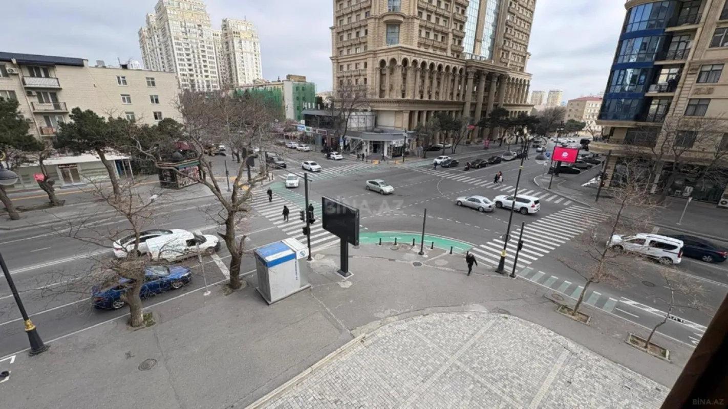 Kirayə verilir 16 otaqlı ofis 500 m²