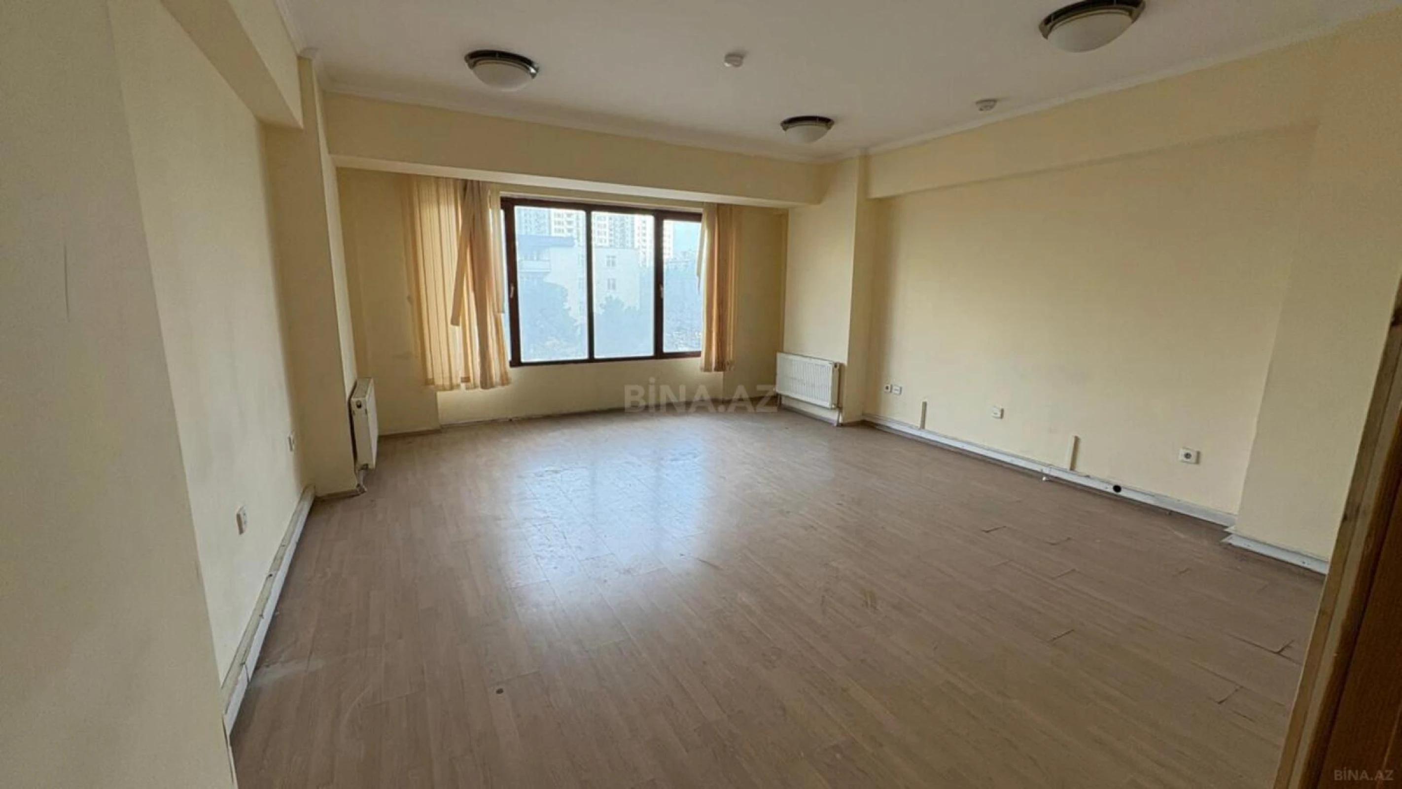 Kirayə verilir 16 otaqlı ofis 500 m²