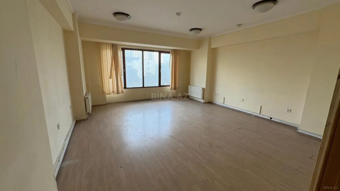 Kirayə verilir 16 otaqlı ofis 500 m²