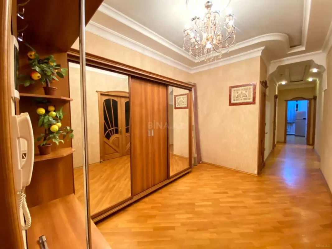 Kirayə verilir 3 otaqlı mənzil 160 m²