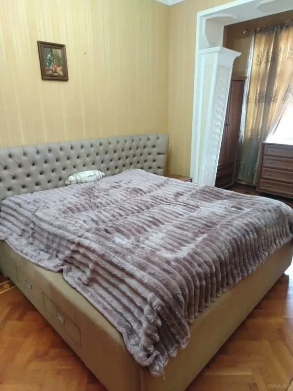 Kirayə verilir 2 otaqlı mənzil 75 m²