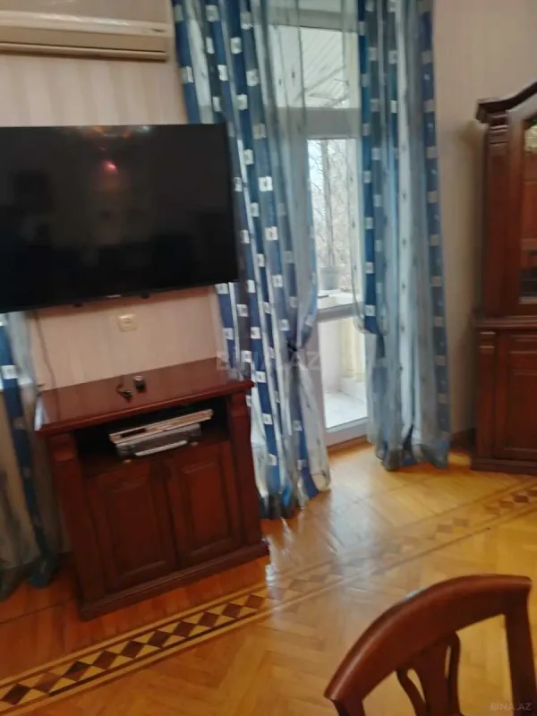 Kirayə verilir 2 otaqlı mənzil 75 m²