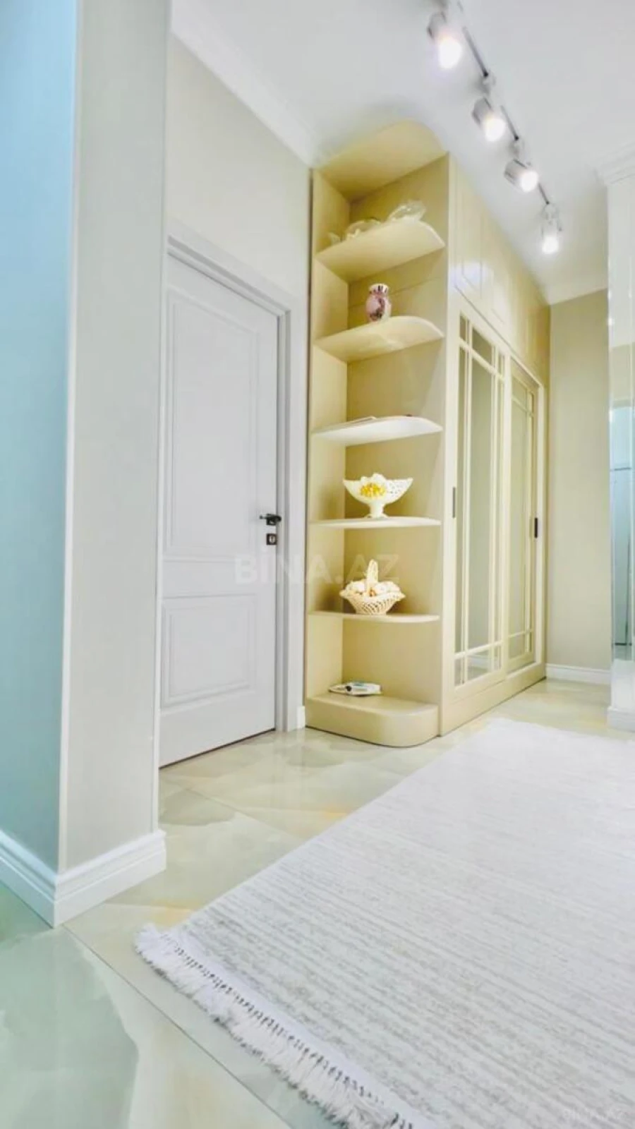 Satılır 2 otaqlı mənzil 72 m²