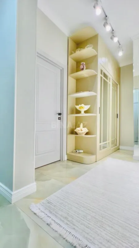 Satılır 2 otaqlı mənzil 72 m²