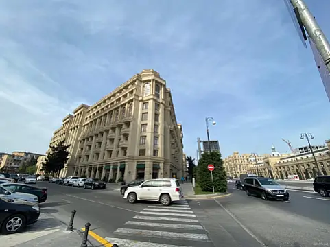 Kirayə verilir 4 otaqlı mənzil 220 m² — Bakı, Nərimanov 4 otaq 220.00 m²
