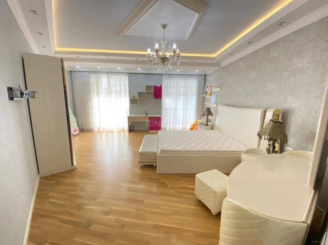 Kirayə verilir 4 otaqlı mənzil 220 m²