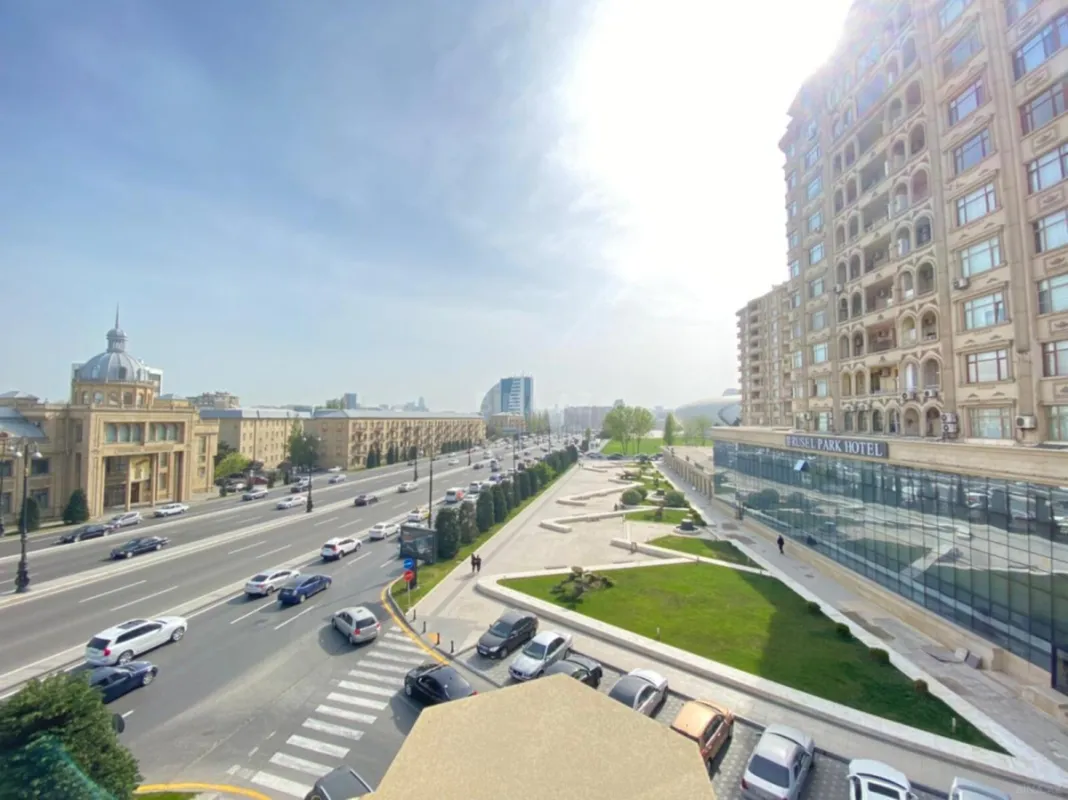 Kirayə verilir 4 otaqlı mənzil 220 m²