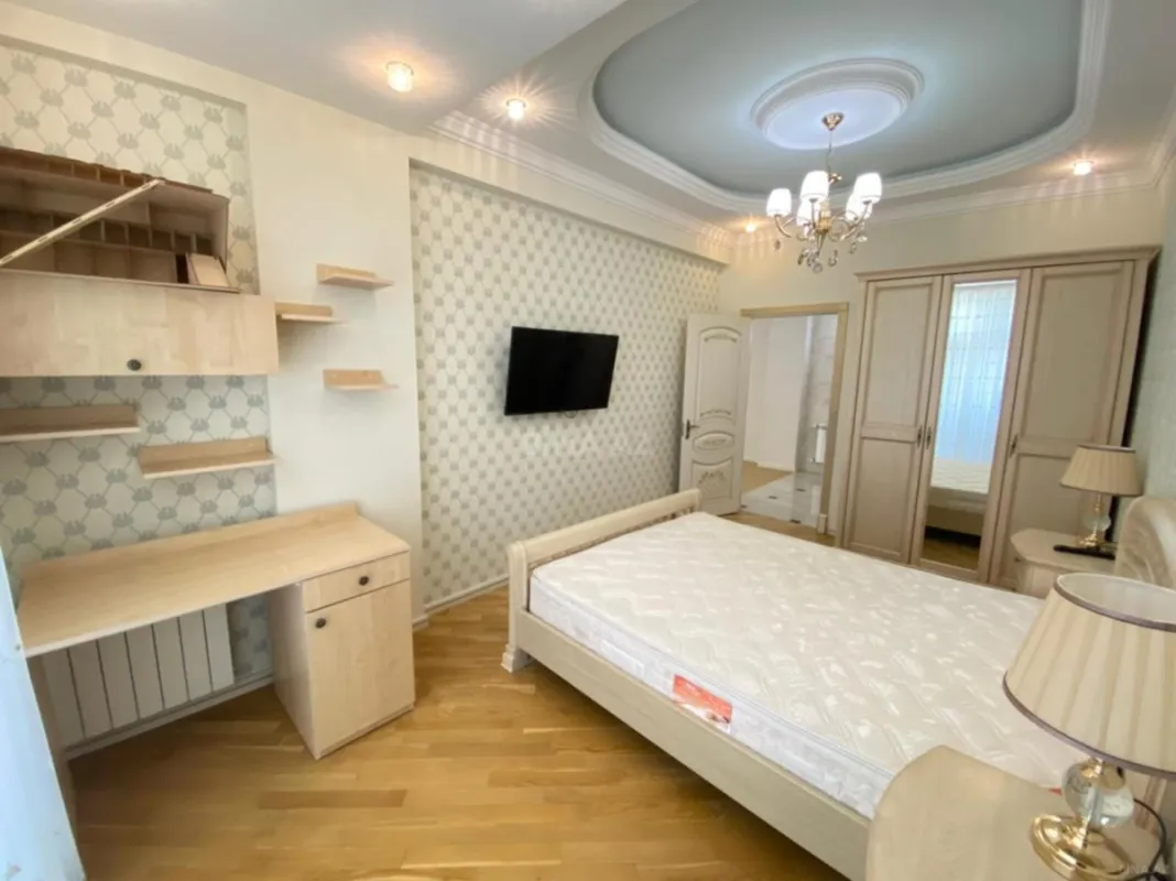 Kirayə verilir 4 otaqlı mənzil 220 m²