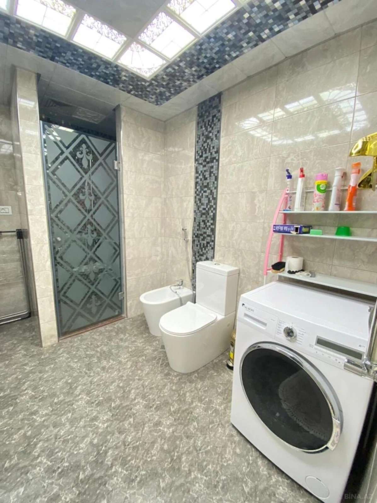 Kirayə verilir 4 otaqlı mənzil 220 m²