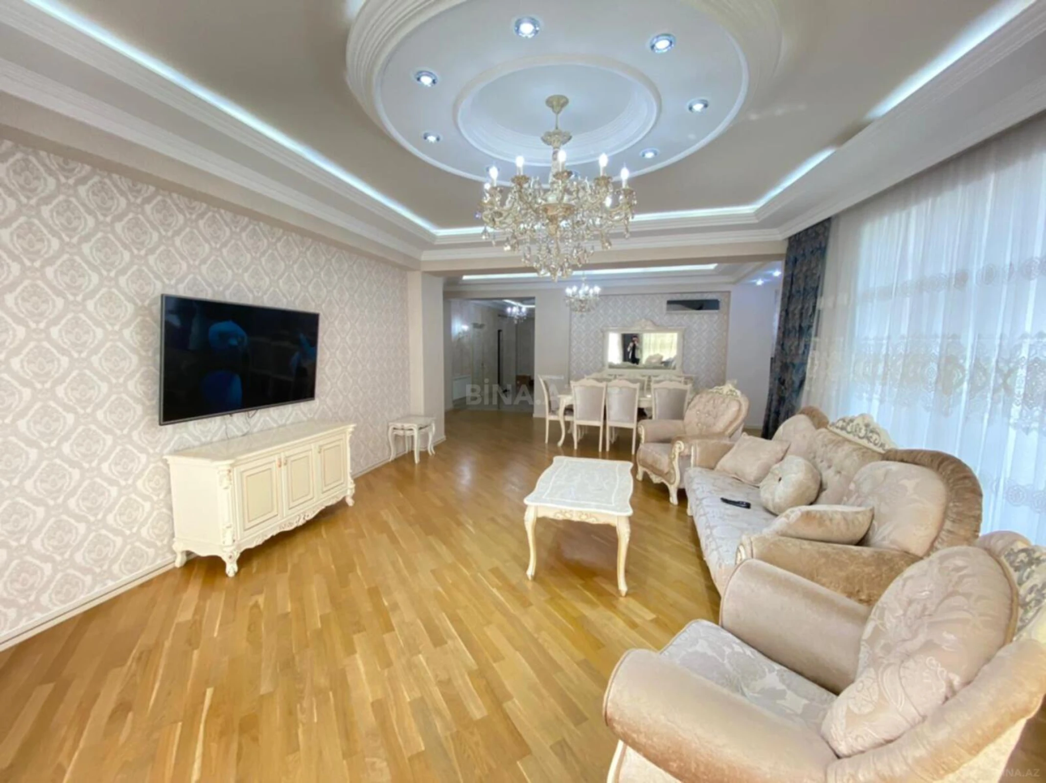 Kirayə verilir 4 otaqlı mənzil 220 m²
