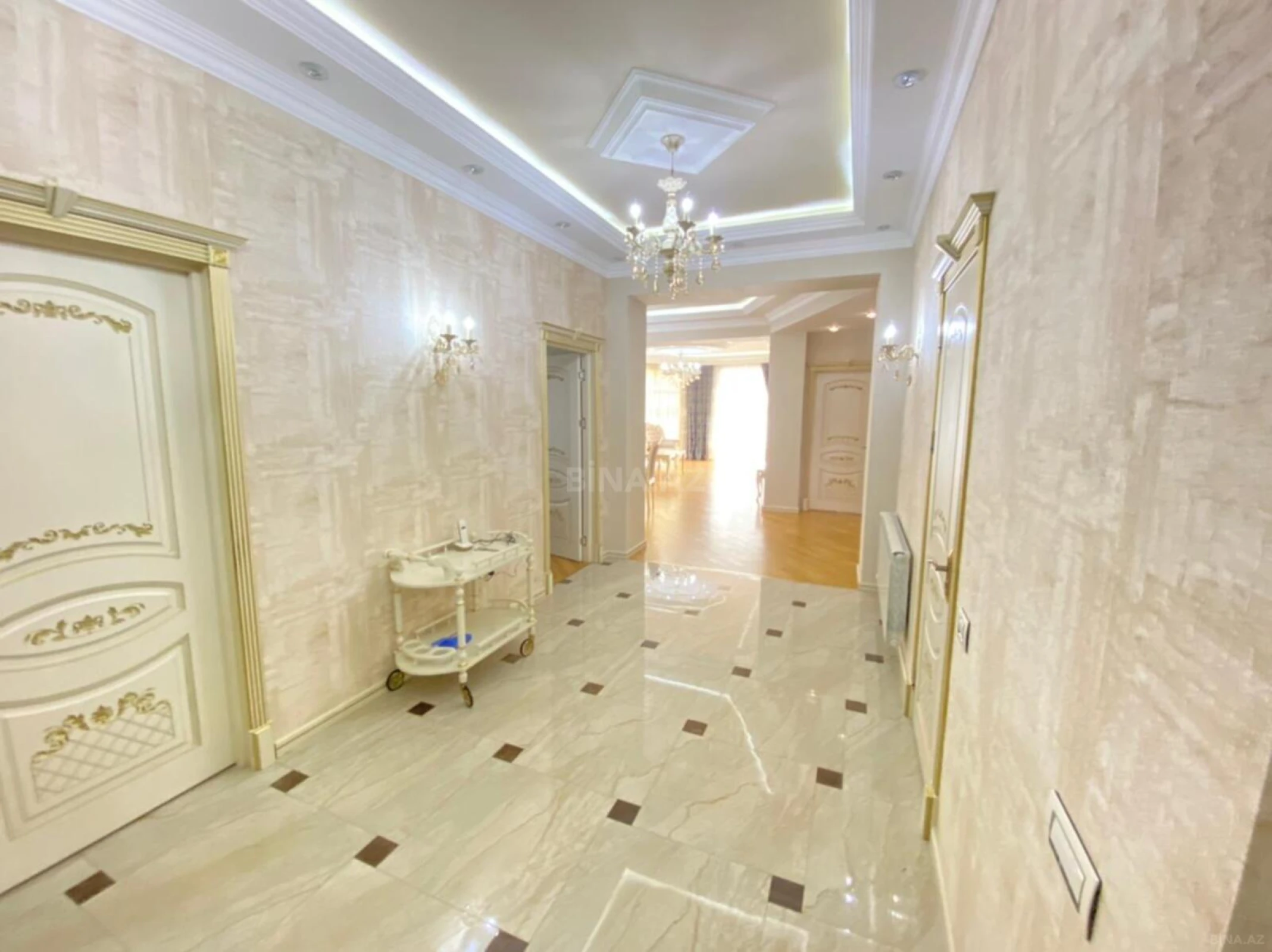 Kirayə verilir 4 otaqlı mənzil 220 m²