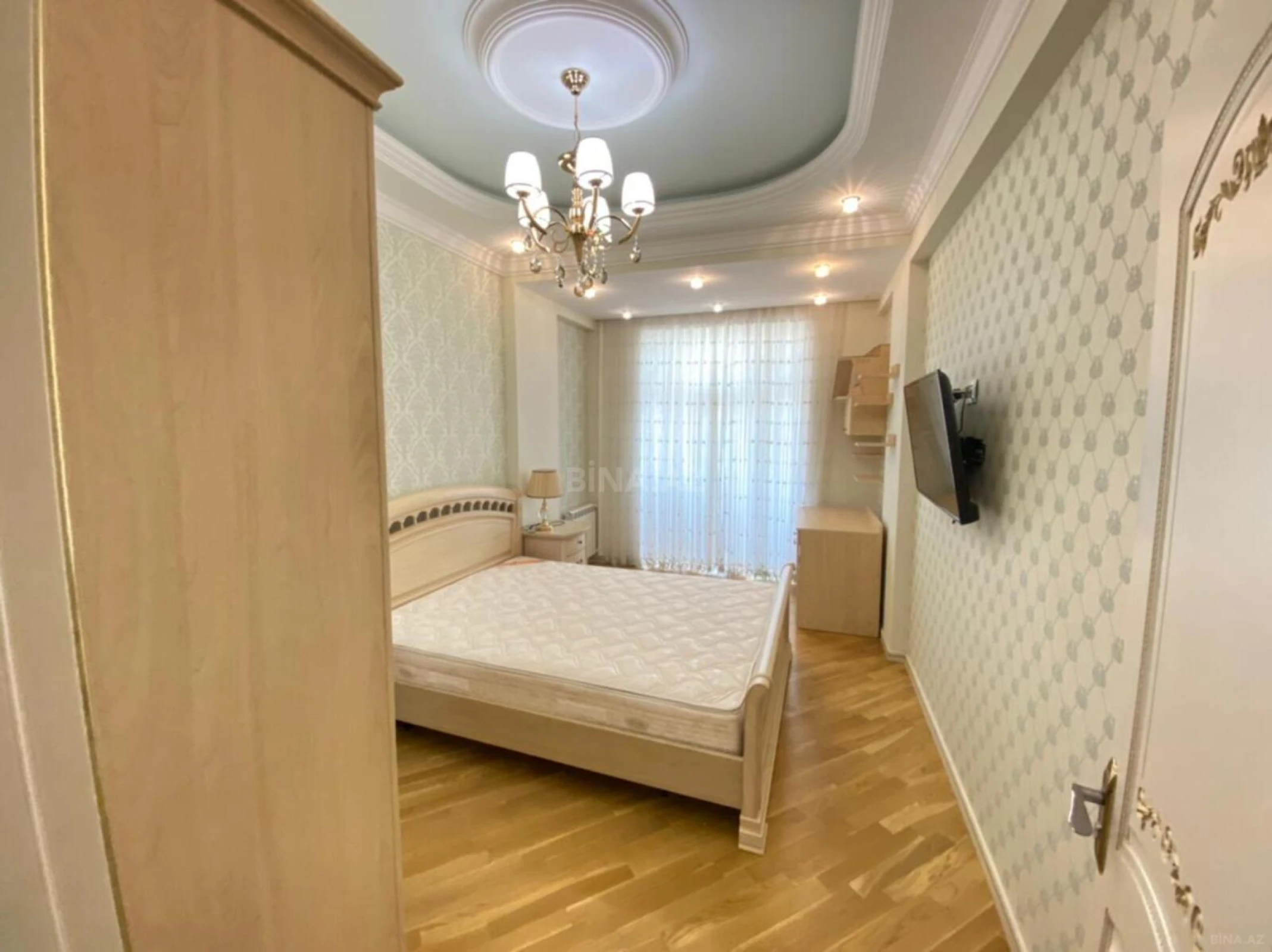 Kirayə verilir 4 otaqlı mənzil 220 m²
