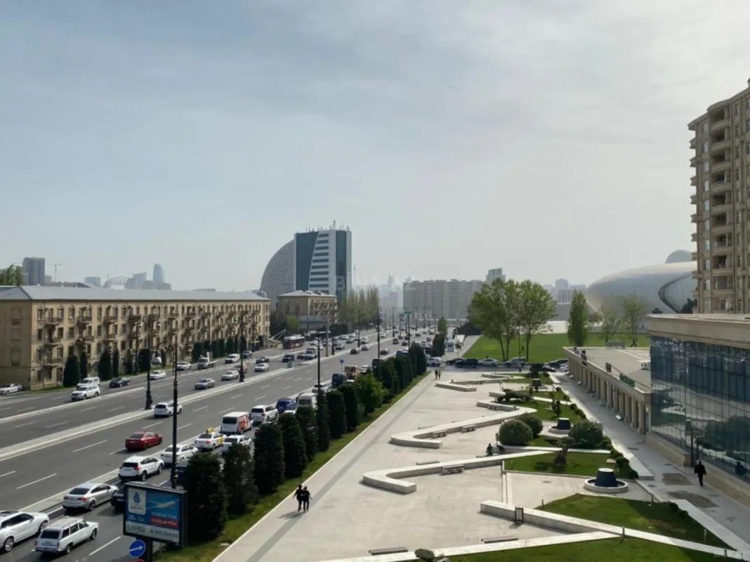 Kirayə verilir 4 otaqlı mənzil 220 m²