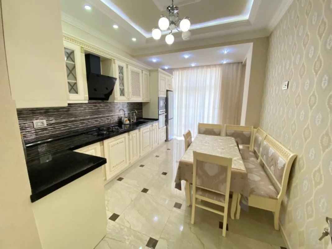 Kirayə verilir 4 otaqlı mənzil 220 m²