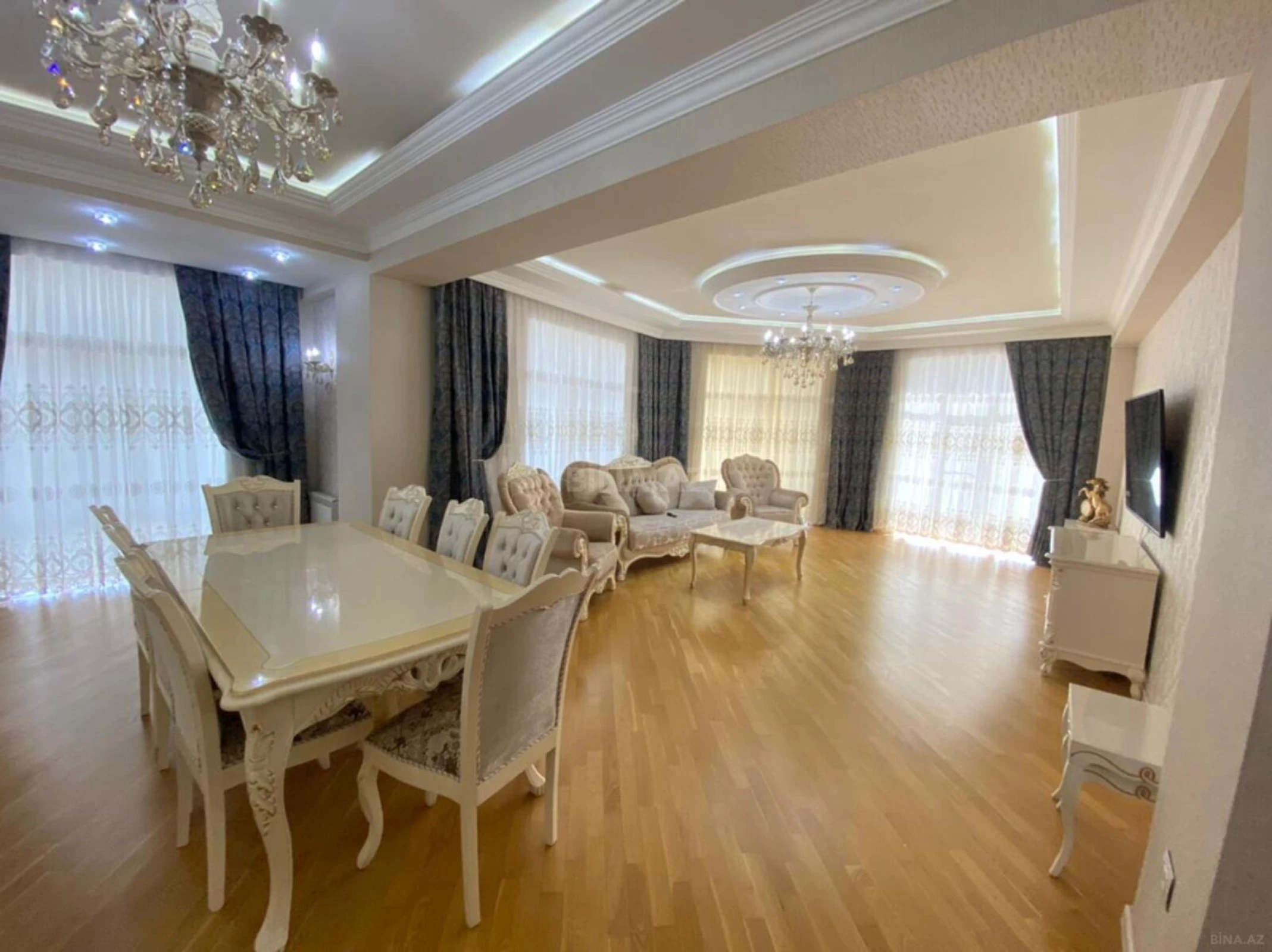 Kirayə verilir 4 otaqlı mənzil 220 m²