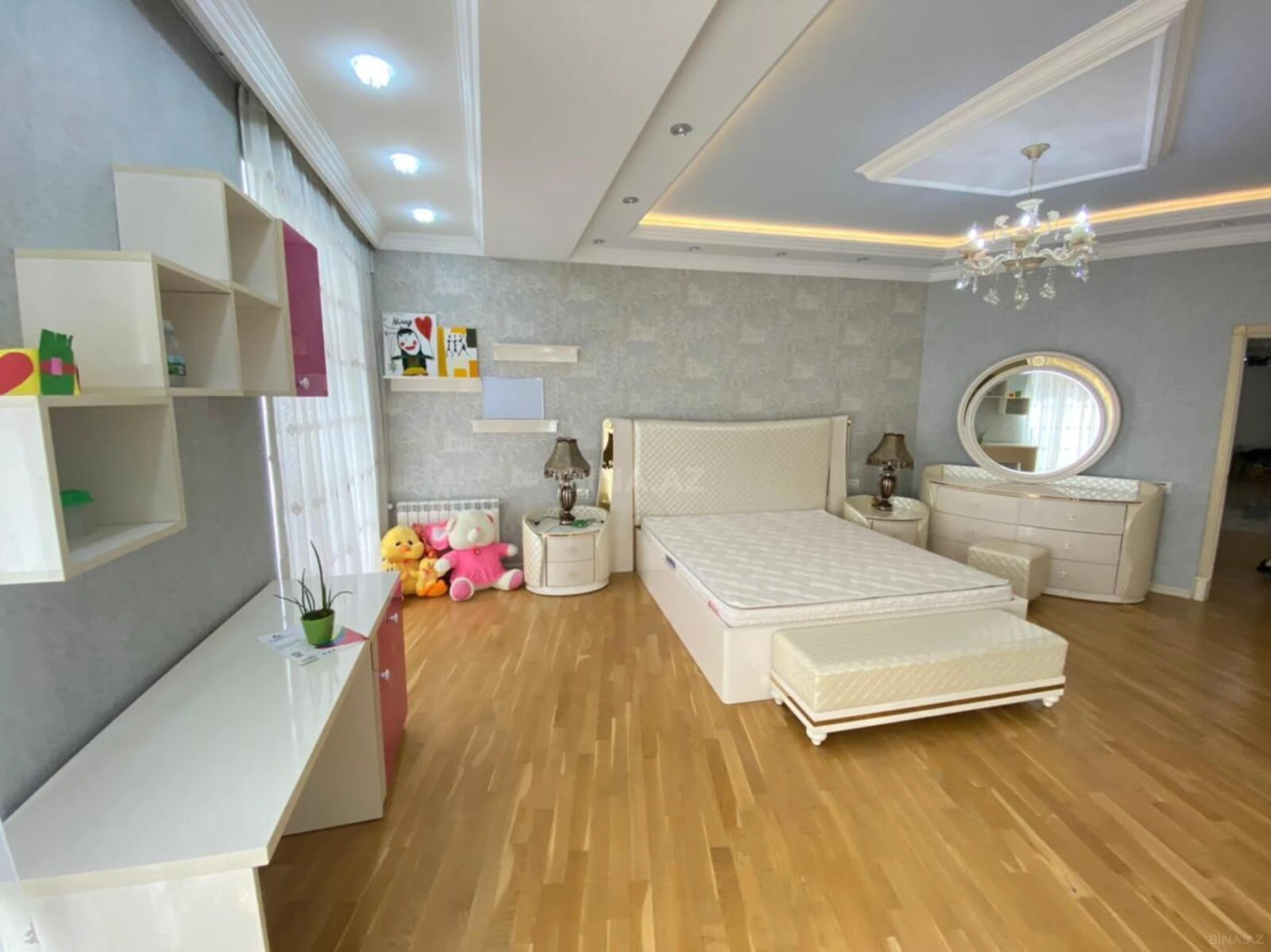 Kirayə verilir 4 otaqlı mənzil 220 m²