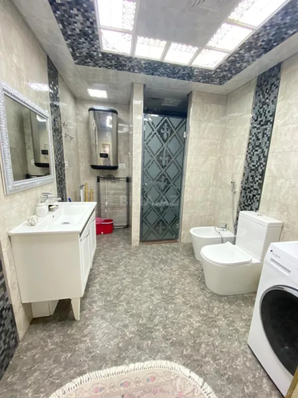 Kirayə verilir 4 otaqlı mənzil 220 m²
