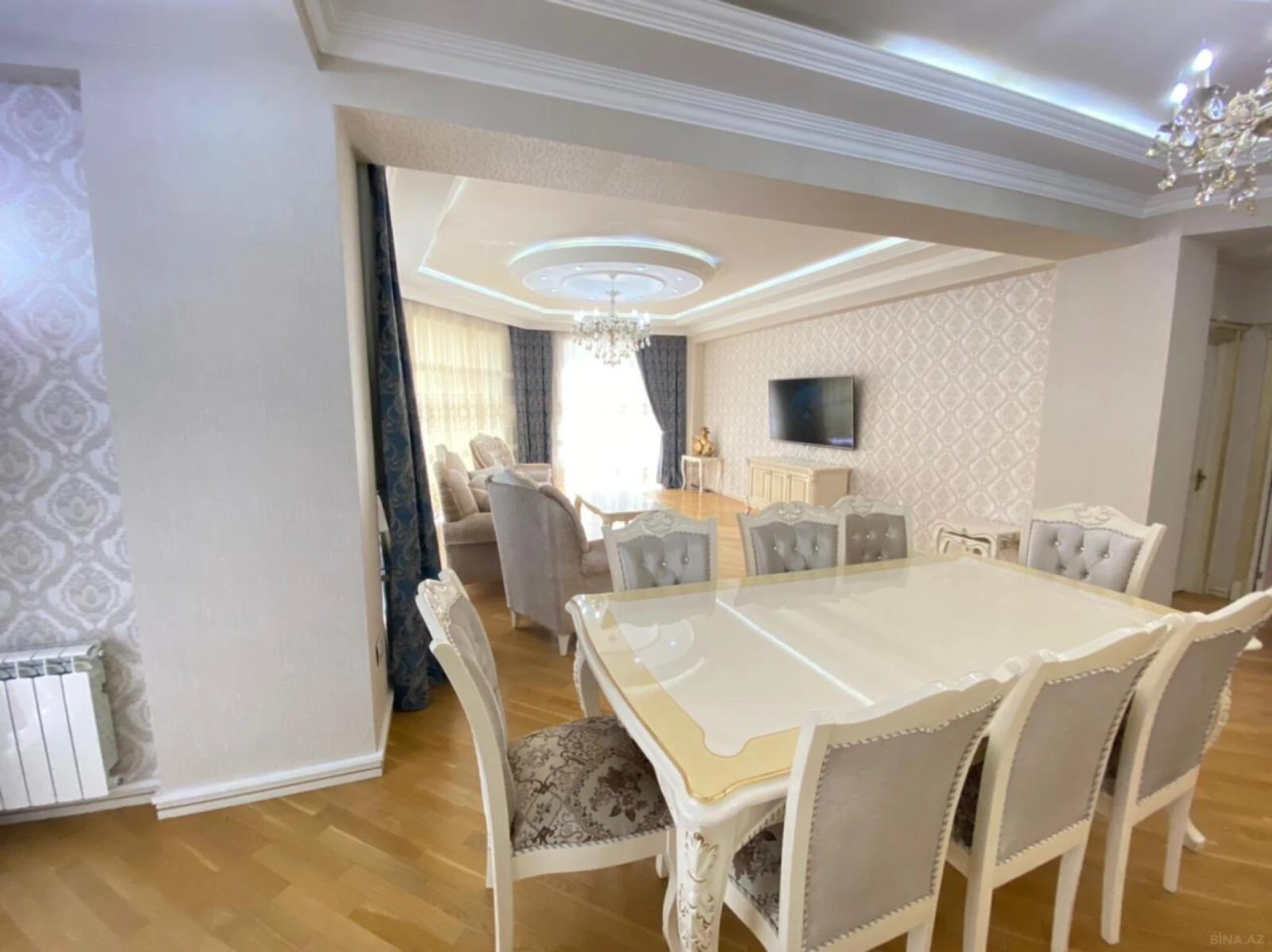 Kirayə verilir 4 otaqlı mənzil 220 m²