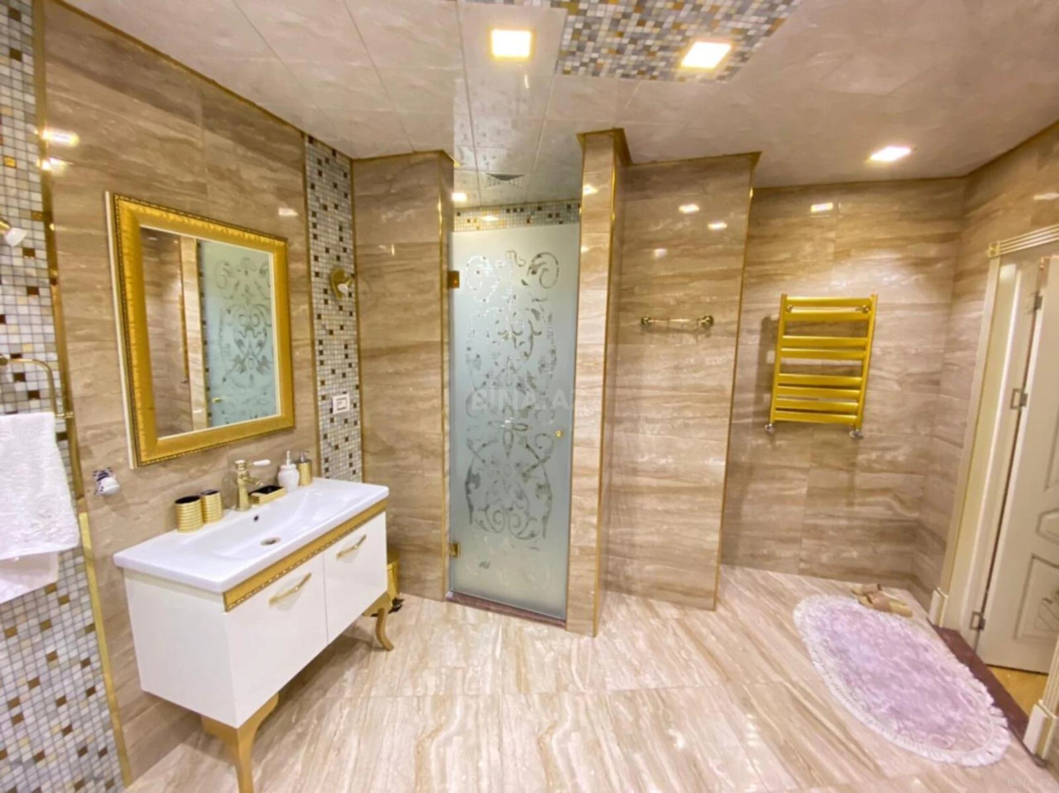 Kirayə verilir 4 otaqlı mənzil 220 m²