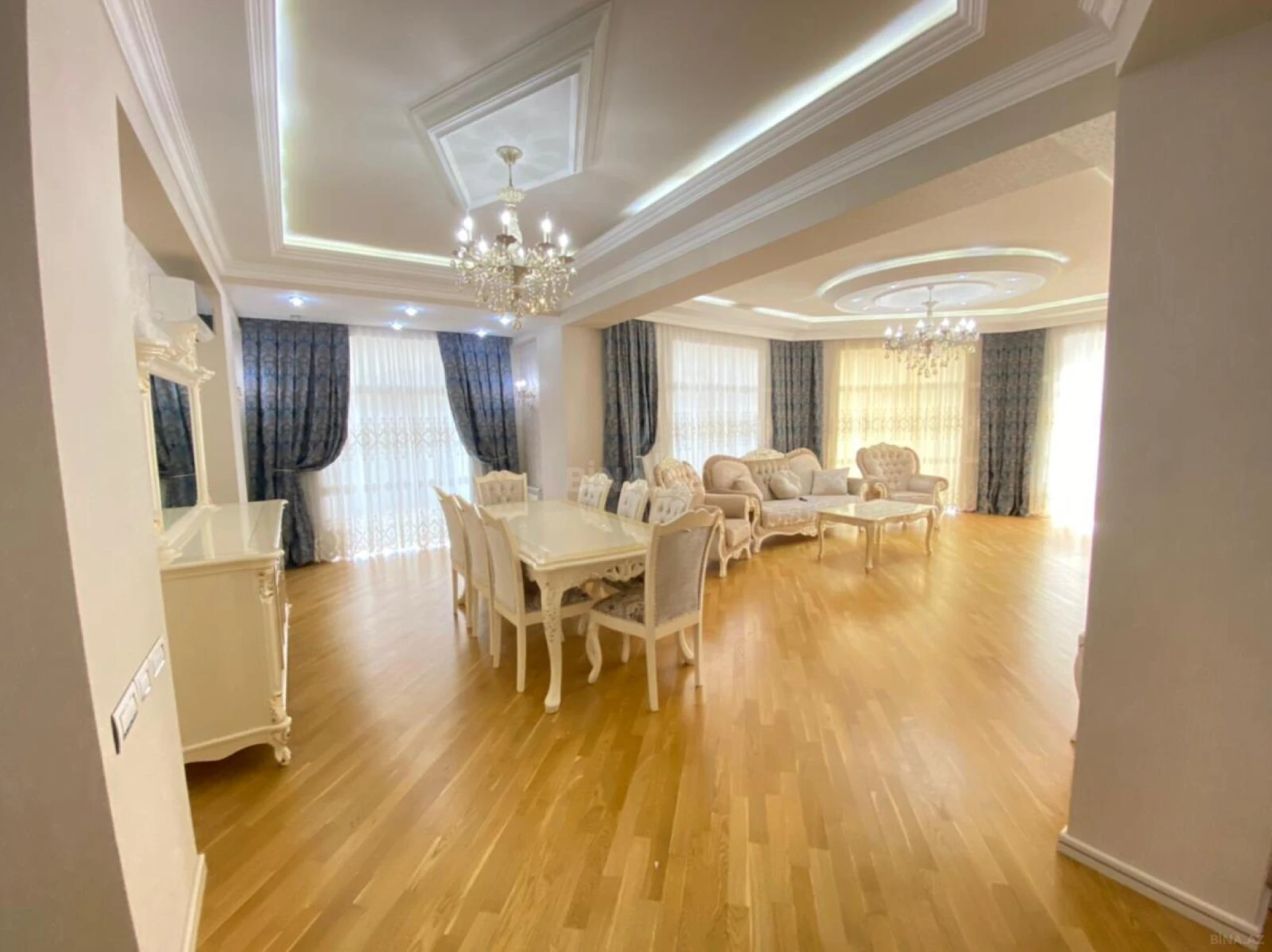 Kirayə verilir 4 otaqlı mənzil 220 m²