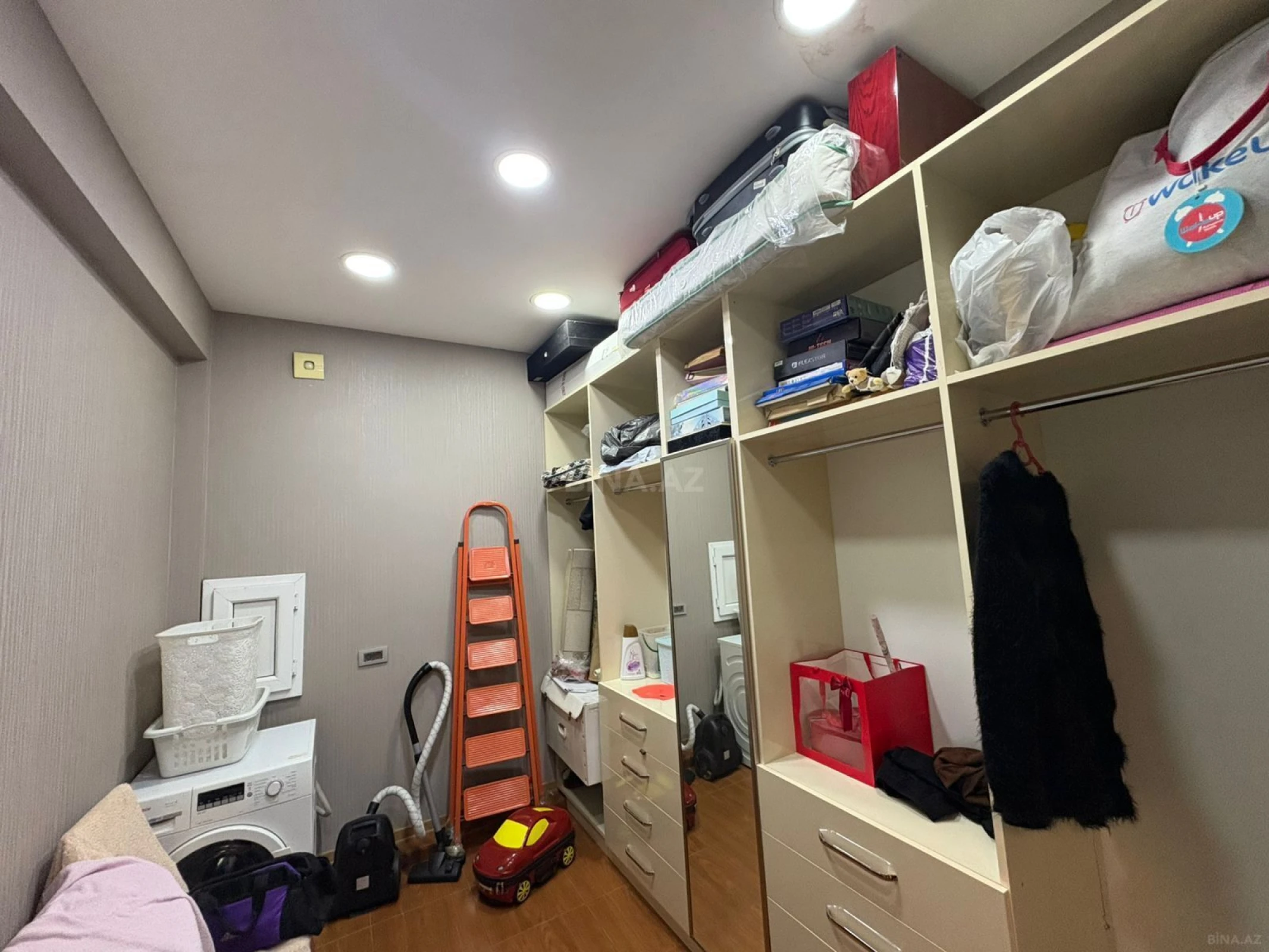 Satılır 4 otaqlı mənzil 224 m²