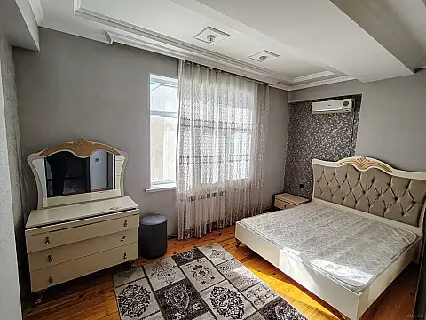 Kirayə verilir 3 otaqlı mənzil 123 m²