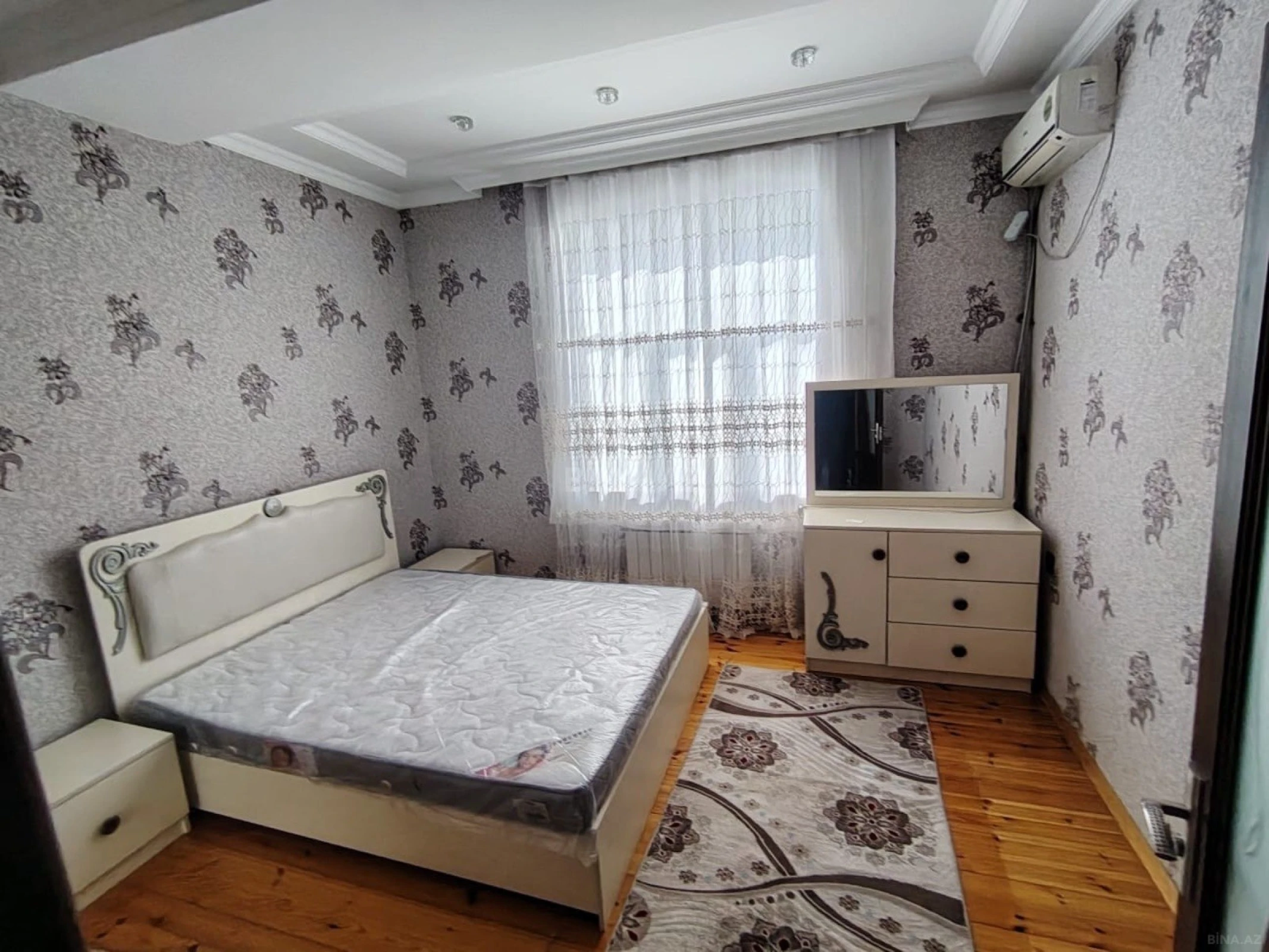 Kirayə verilir 3 otaqlı mənzil 123 m²