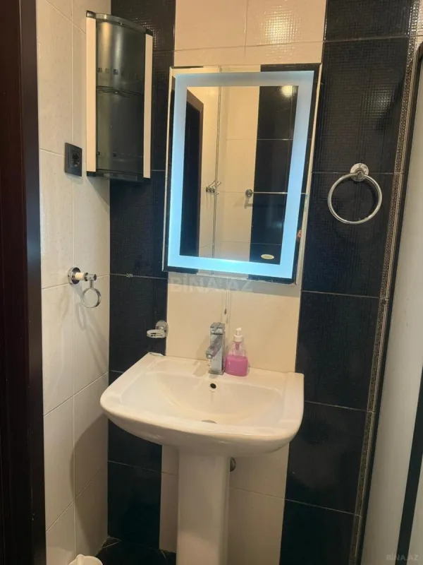 Kirayə verilir 2 otaqlı mənzil 75 m²