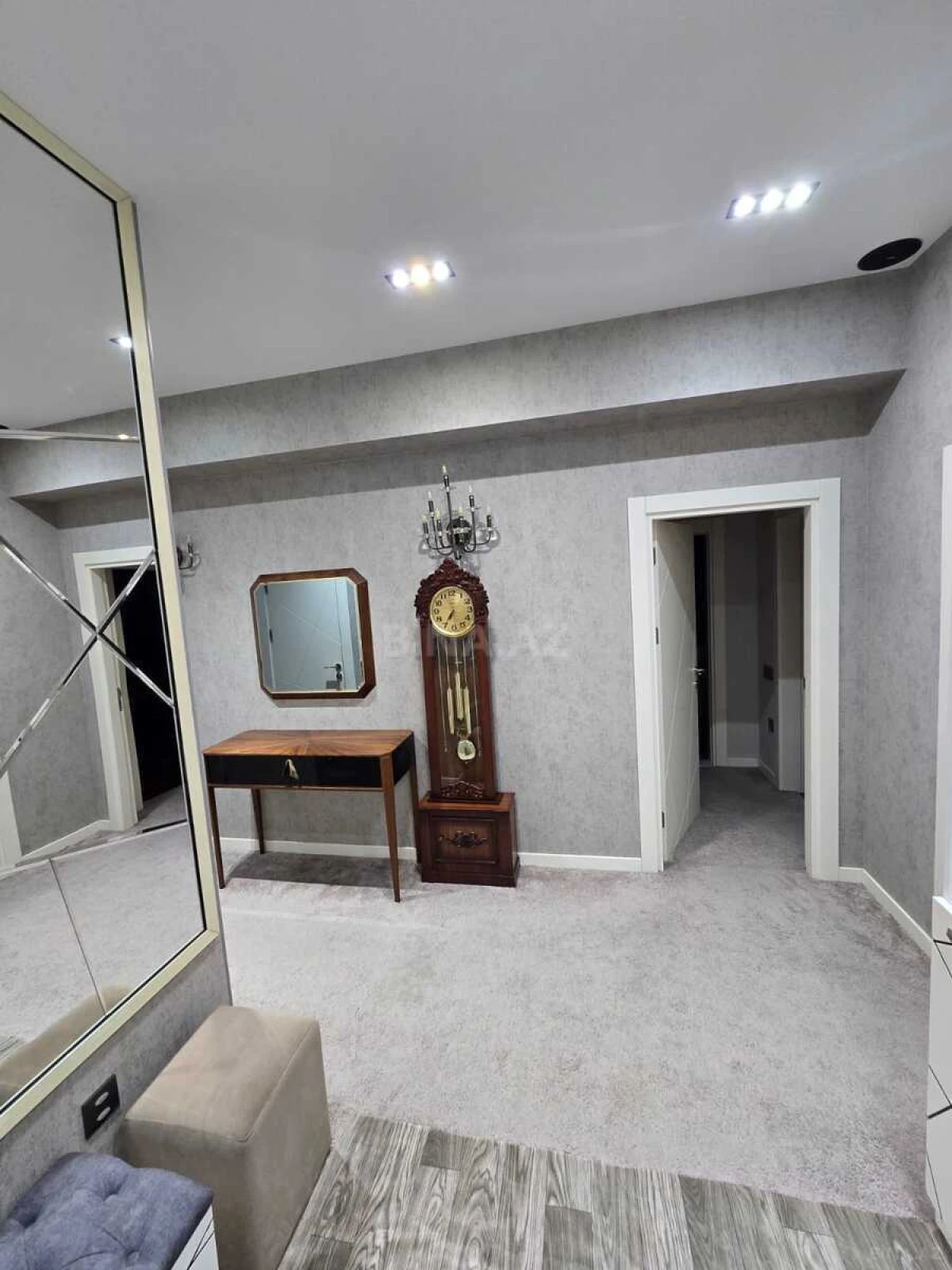 Kirayə verilir 4 otaqlı mənzil 150 m²