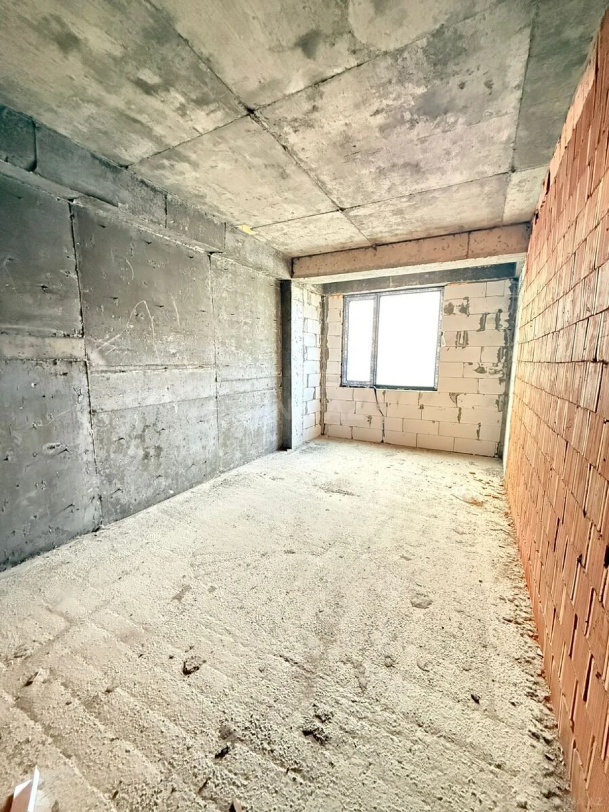 Satılır 2 otaqlı mənzil 67 m²