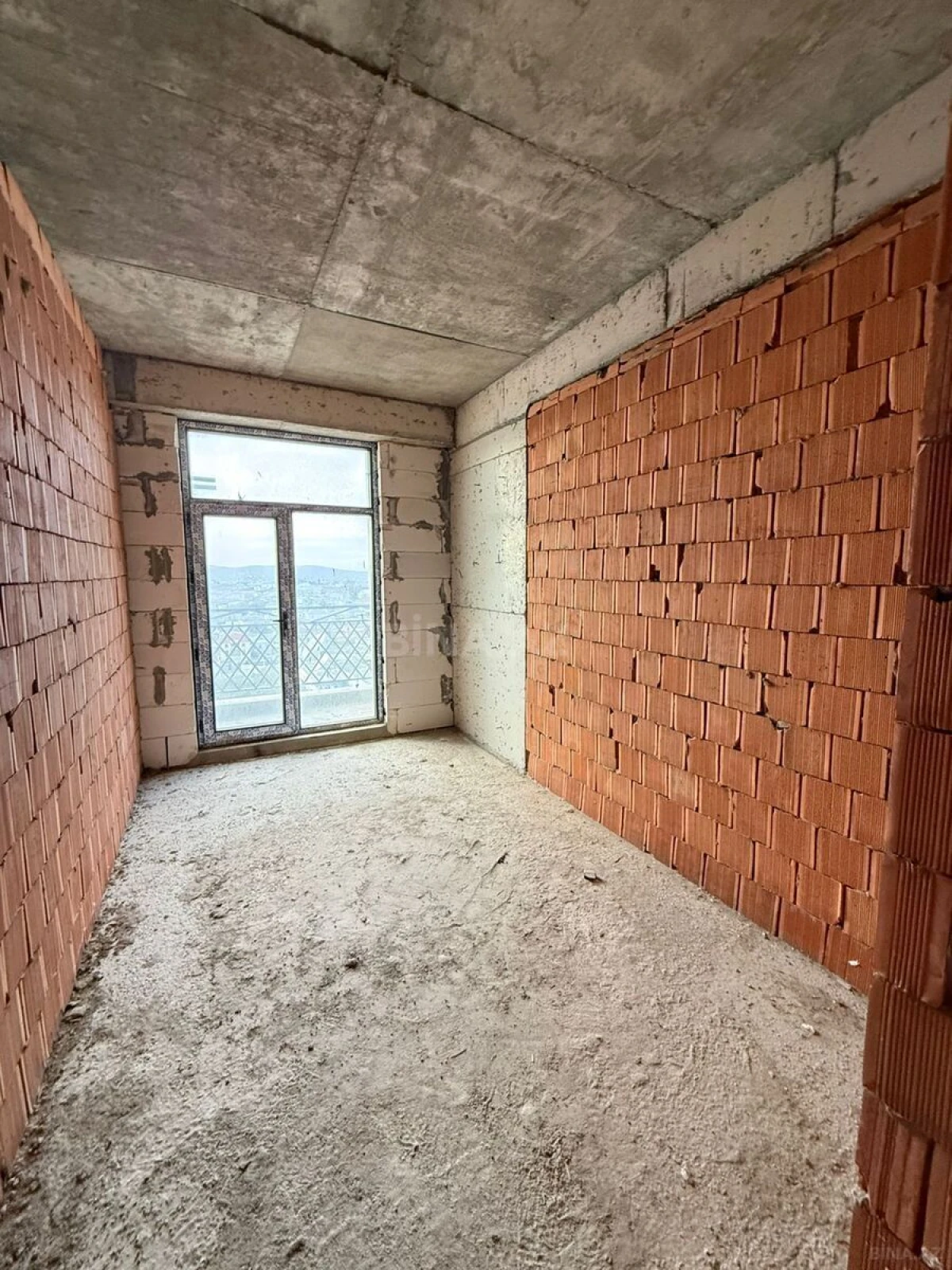 Satılır 2 otaqlı mənzil 67 m²
