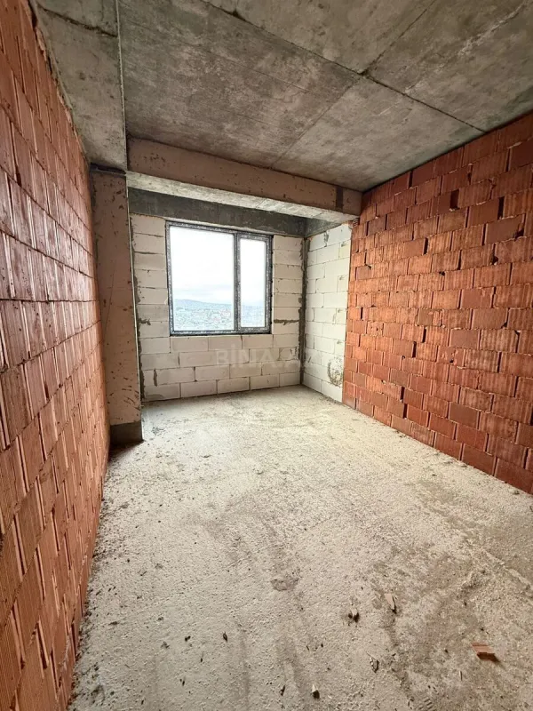 Satılır 2 otaqlı mənzil 67 m²